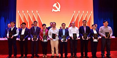 亚游集团ag8精机荣获新桥街路产值和纳税企业称号