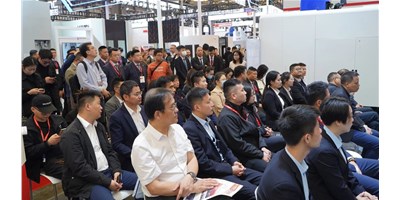 创世纪集团CCMT2024新品颁布会盛大开幕，高端五轴机床引领行业创新潮水